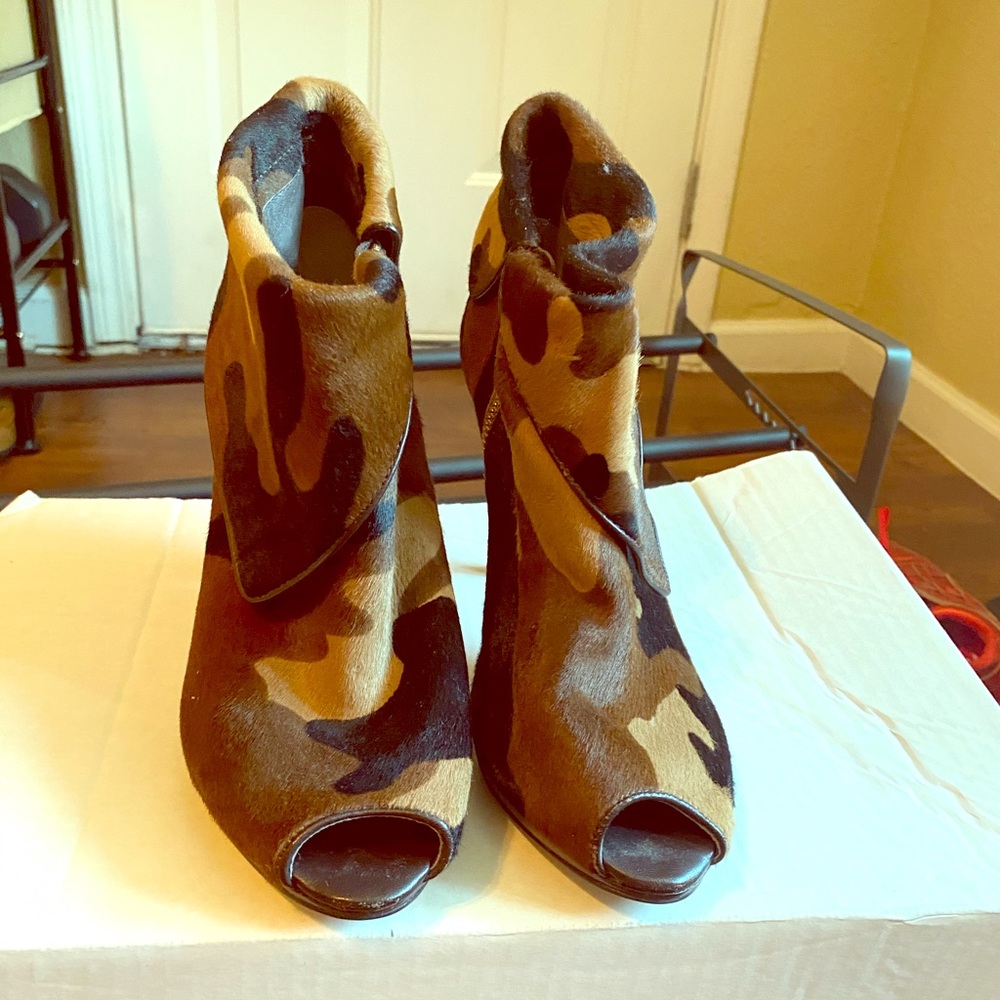 COPY - Michael Kors booties/Camo/real hair/size 8 1/2